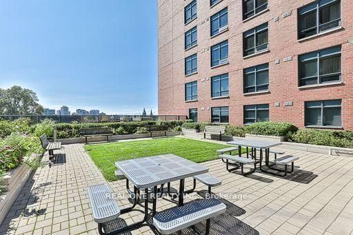 61 Heintzman St, unit 312 for rent