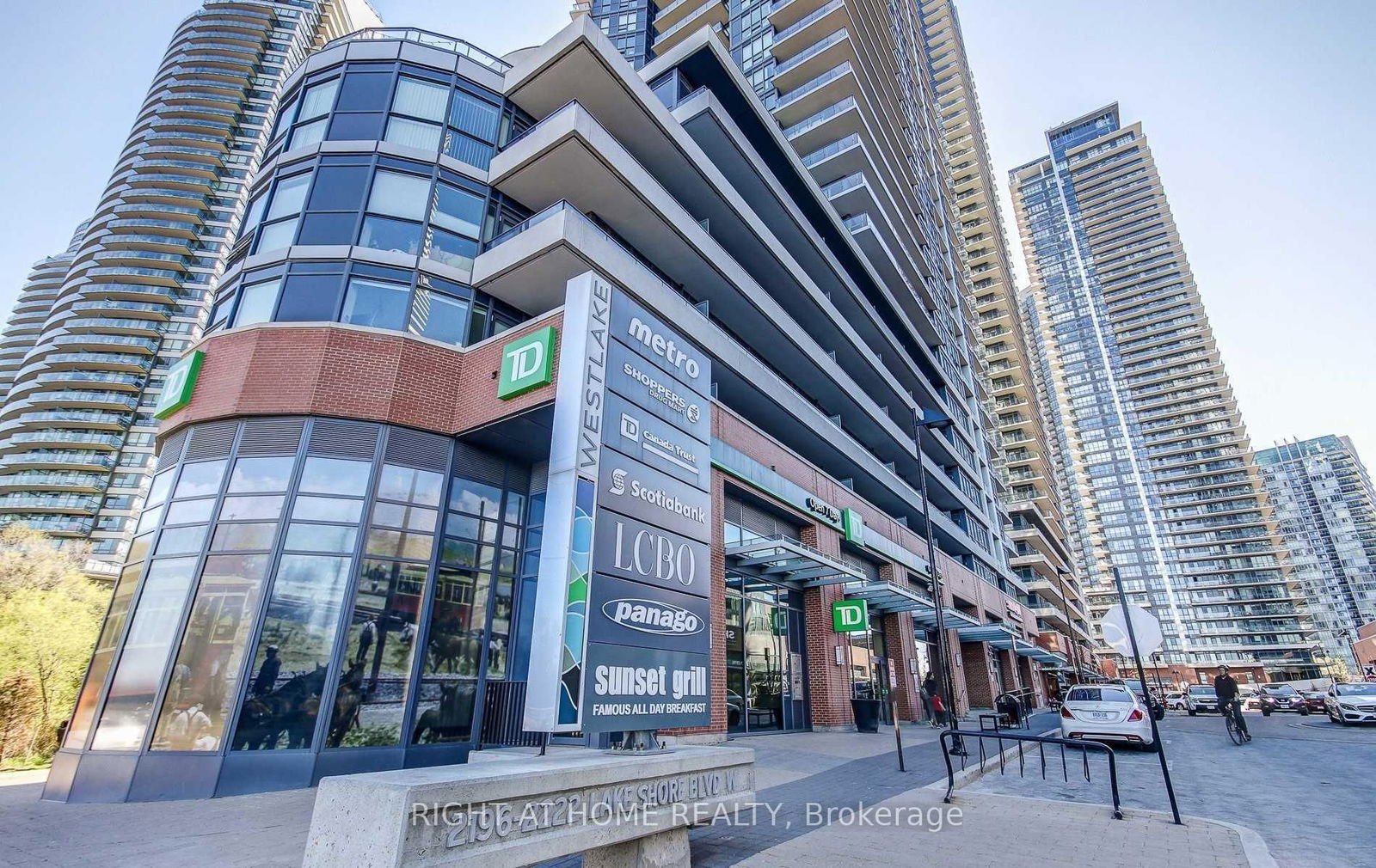 2212 Lake Shore Blvd W, unit 502 for rent