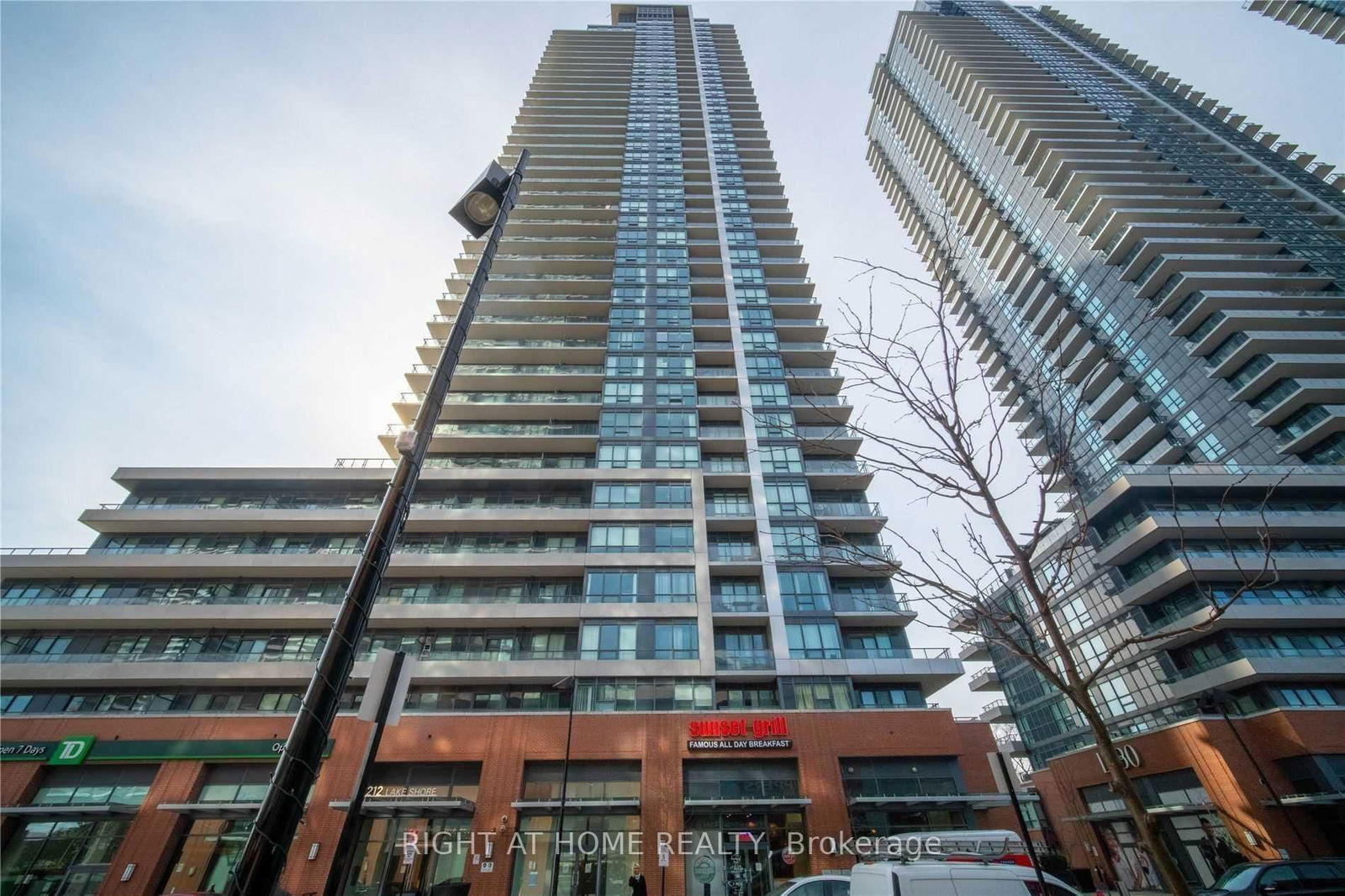 2212 Lake Shore Blvd W, unit 502 for rent