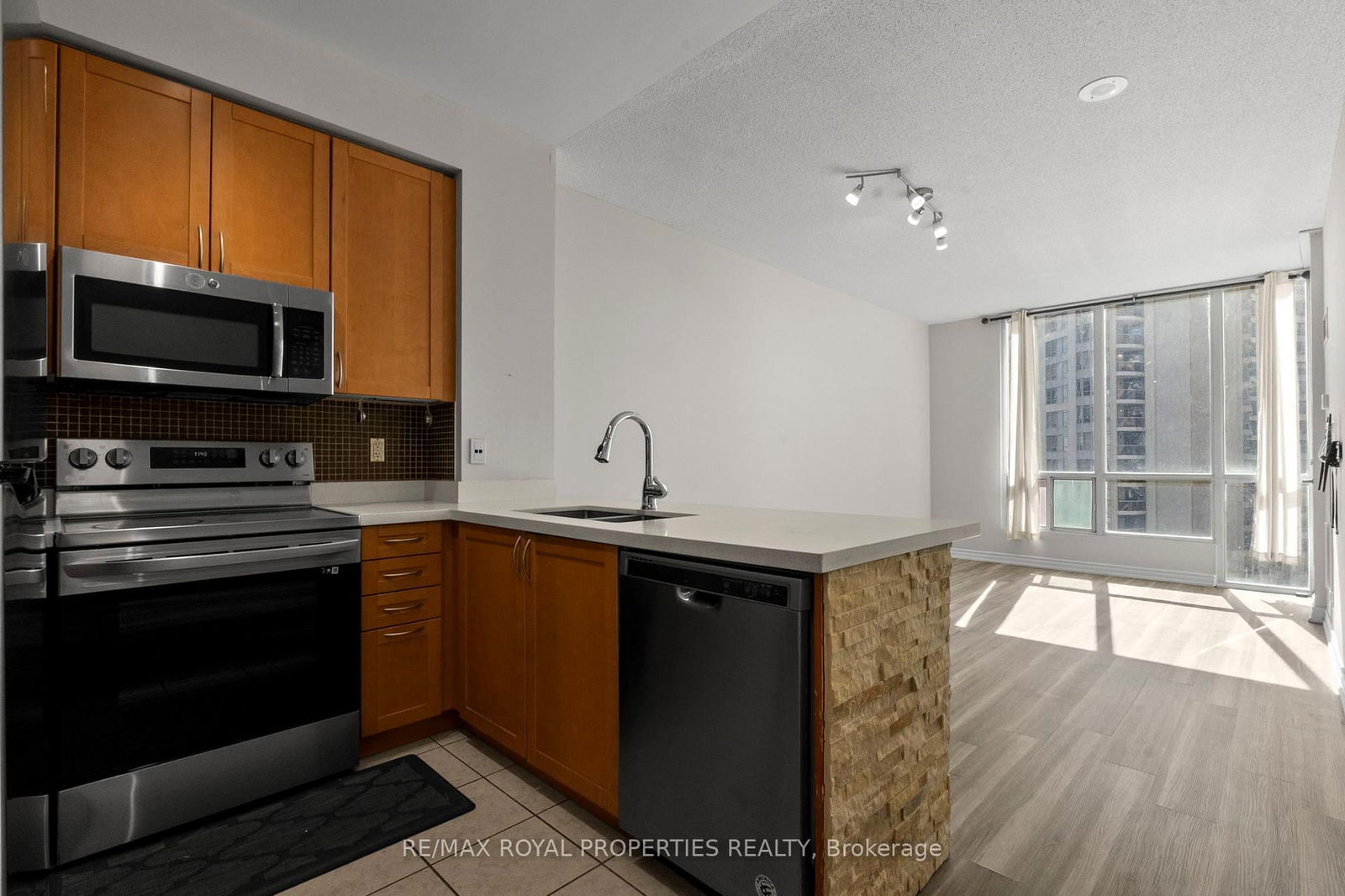 3939 Duke Of York Blvd, unit 1708 for rent