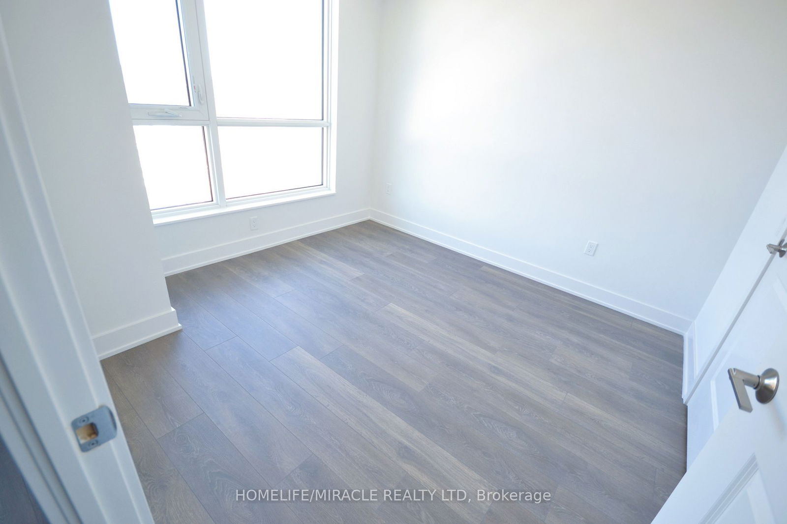 204 Burnhamthorpe Rd E, unit 1506 for rent