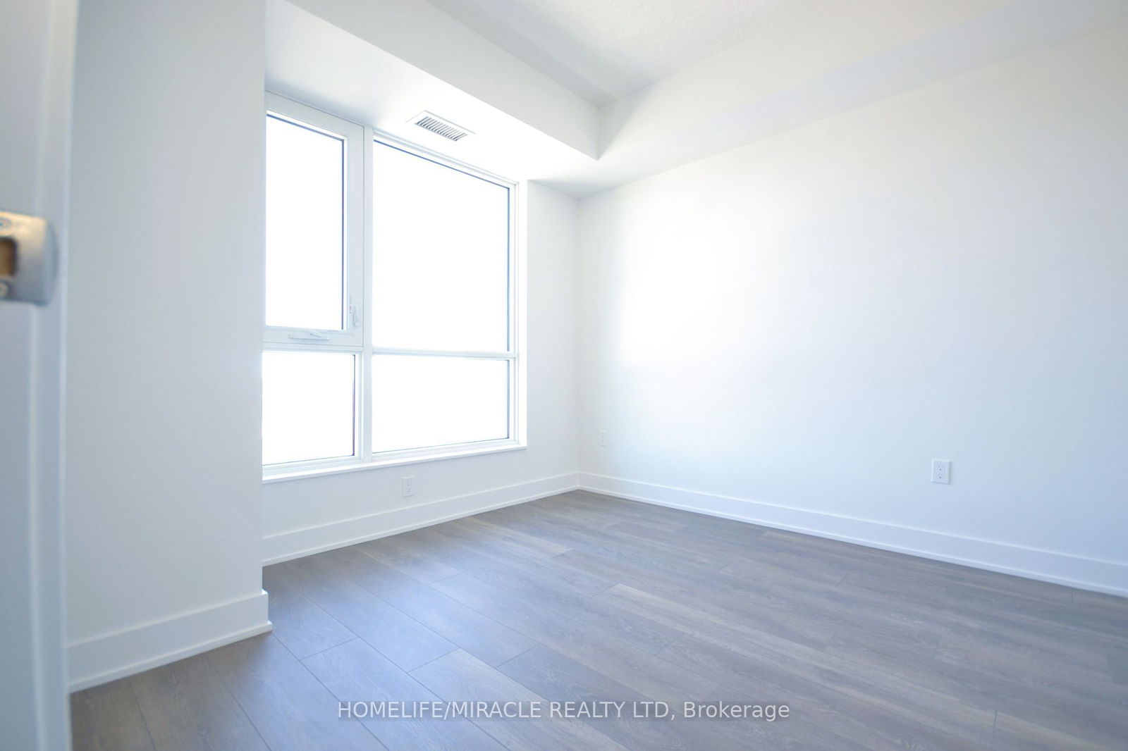 204 Burnhamthorpe Rd E, unit 1506 for rent