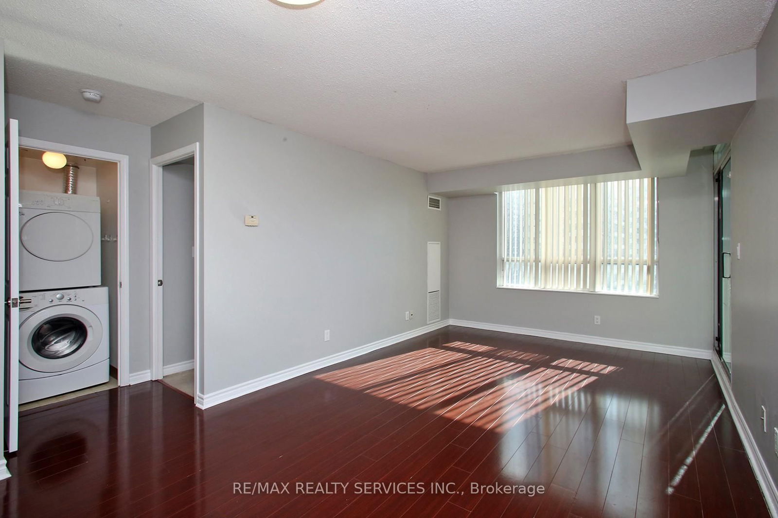 335 Rathburn Rd W, unit 2007 for rent