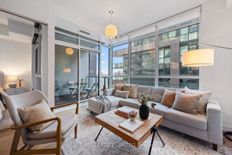 36 Howard Park Ave W, unit 402 for sale