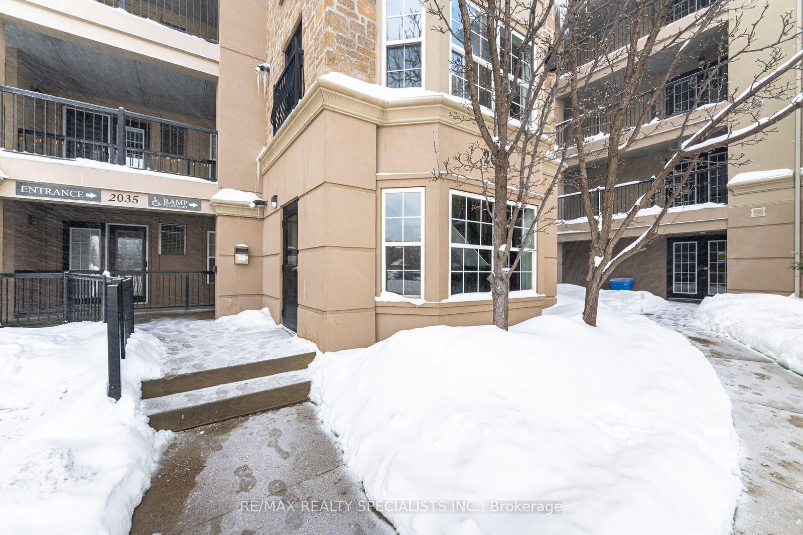 2035 Appleby Line, unit 303 for sale