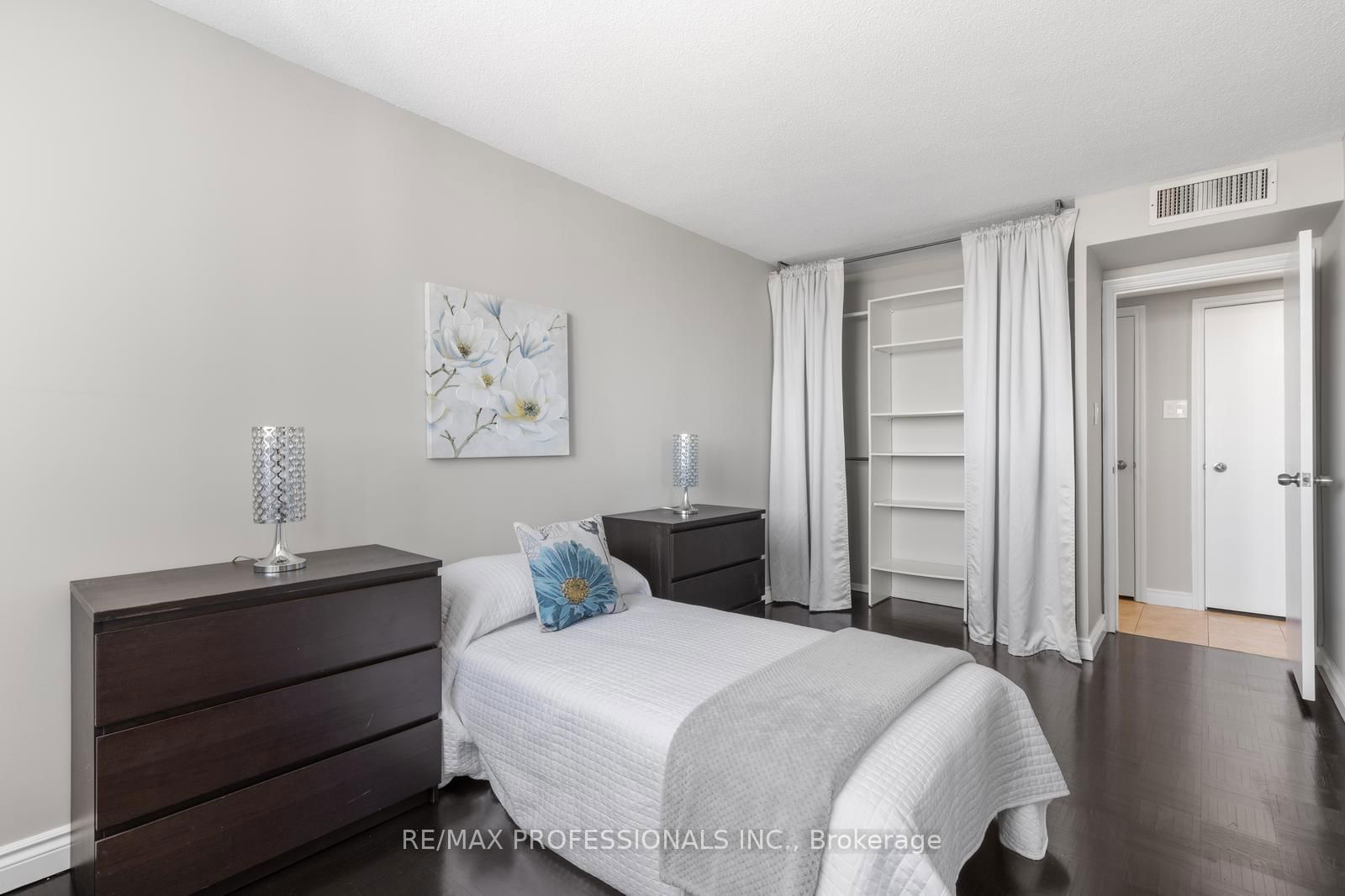 1333 Bloor St, unit 2319 for sale