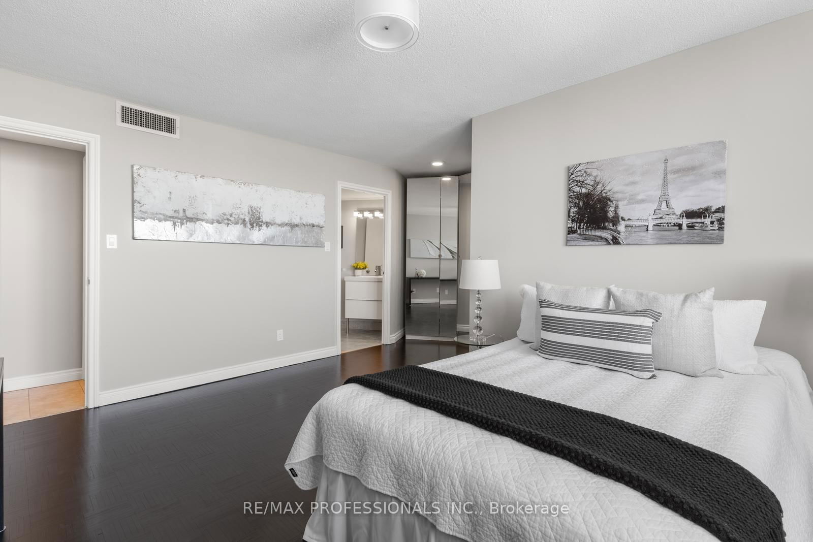 1333 Bloor St, unit 2319 for sale