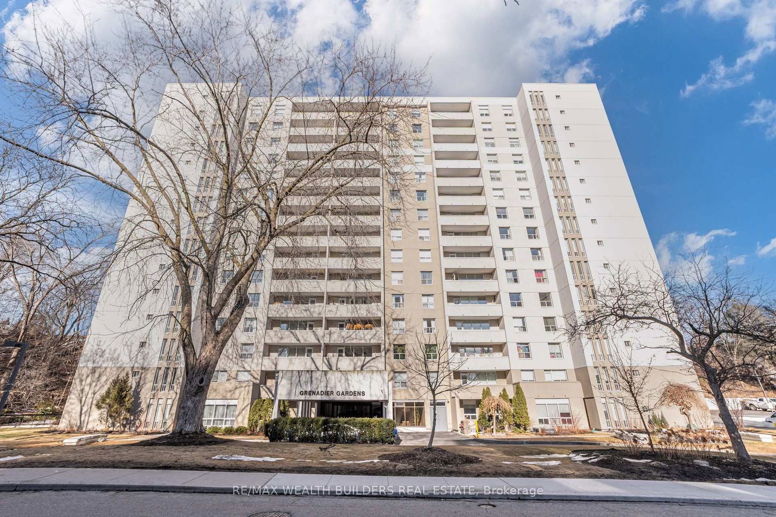 65 Southport St, unit 810 for sale