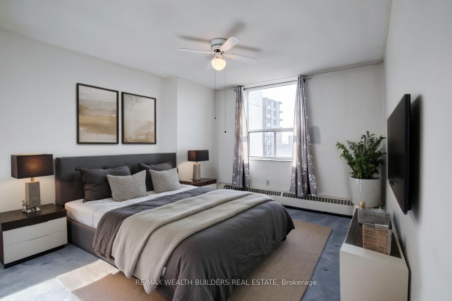 65 Southport St, unit 810 for sale