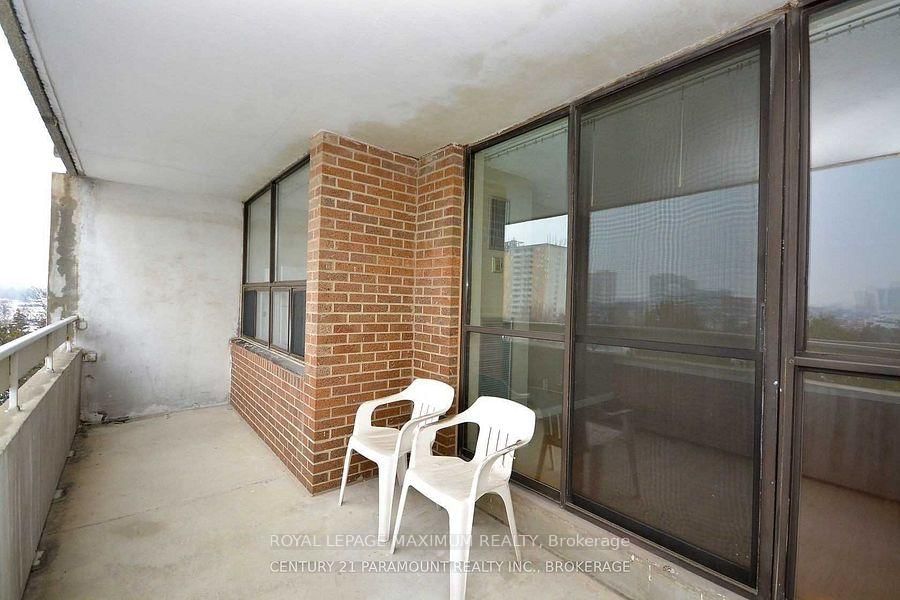 15 Kensington Rd, unit 1912 for sale