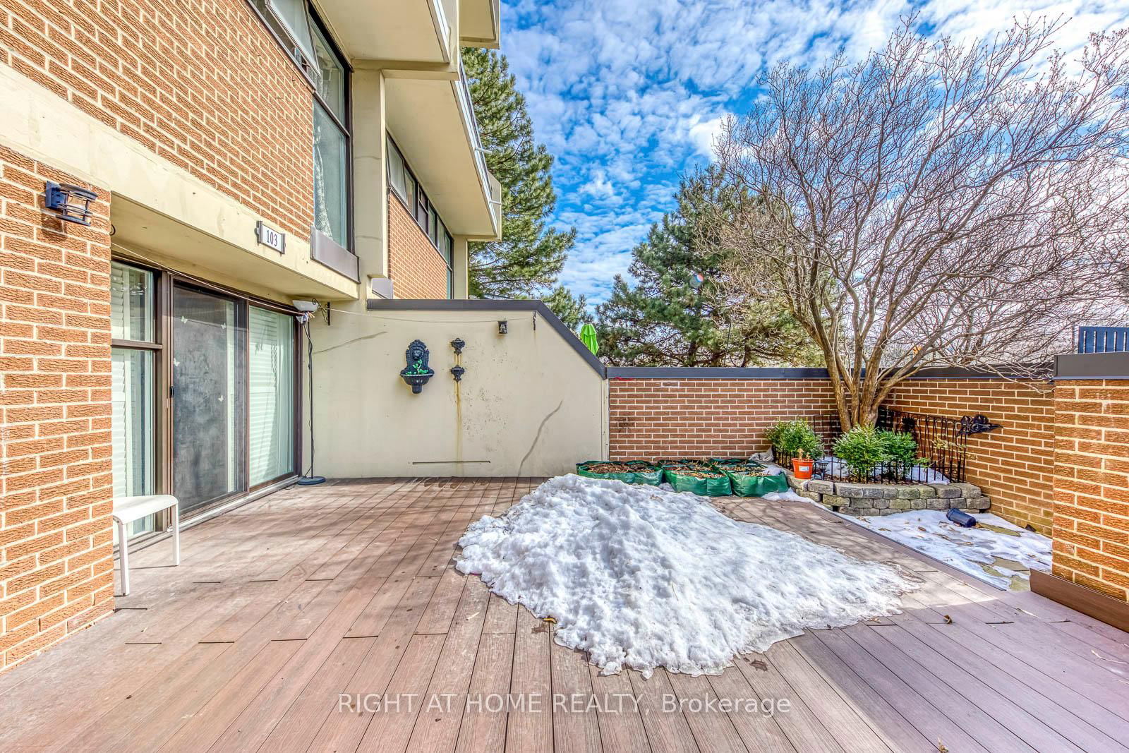 Queenscourt Condos, Etobicoke, Toronto