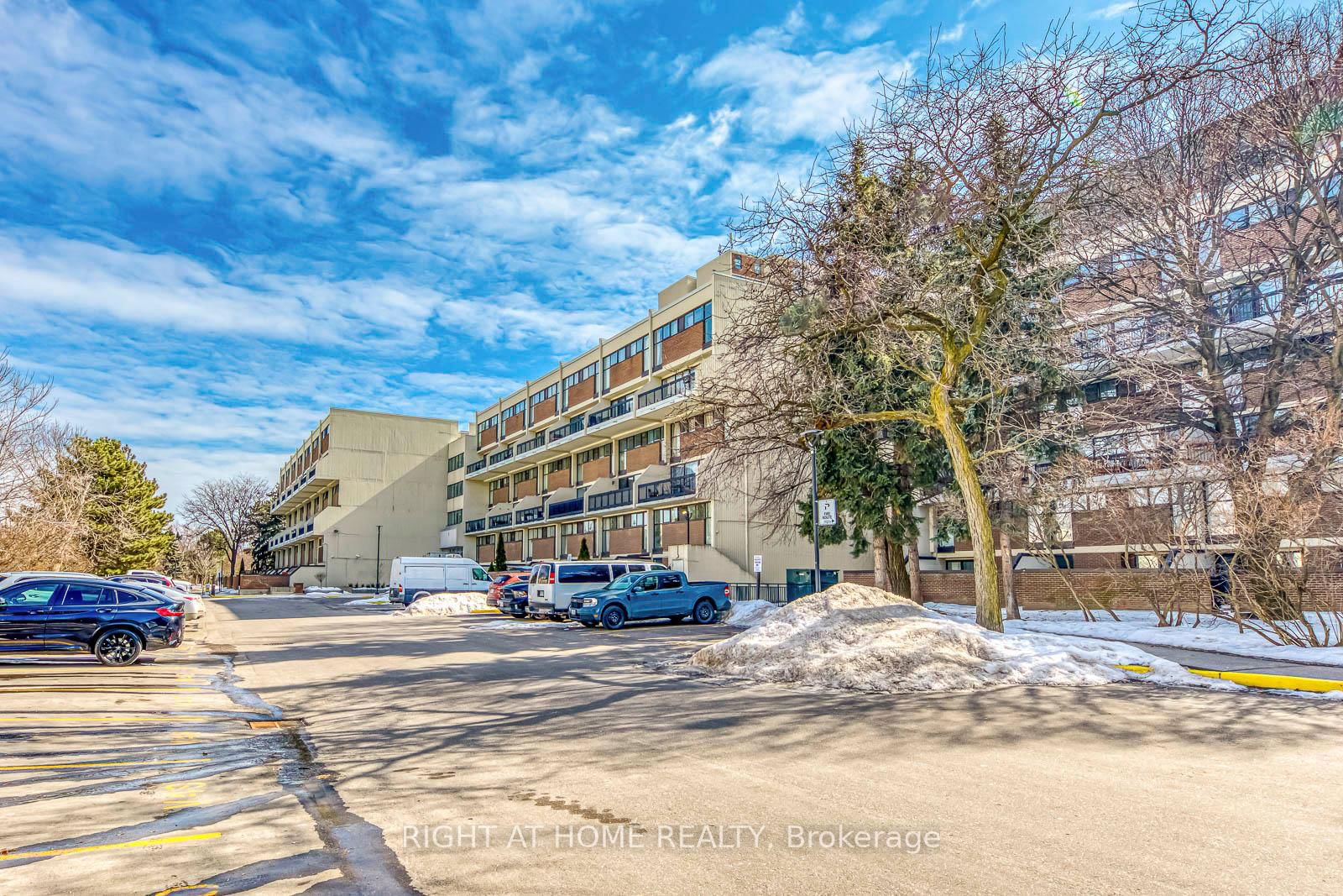 366 The East Mall, unit 103 for sale