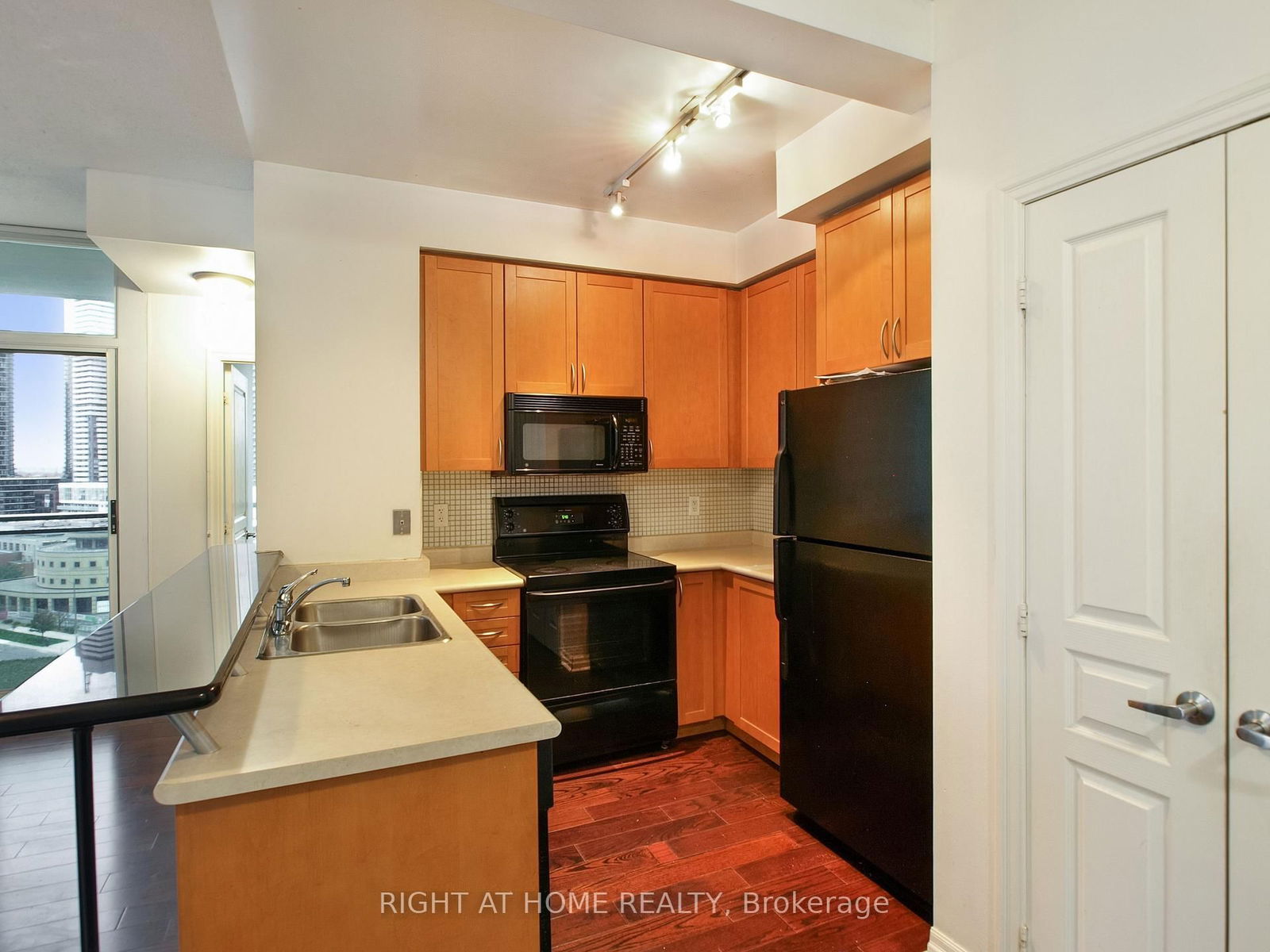 3939 Duke Of York Blvd, unit 1209 for rent