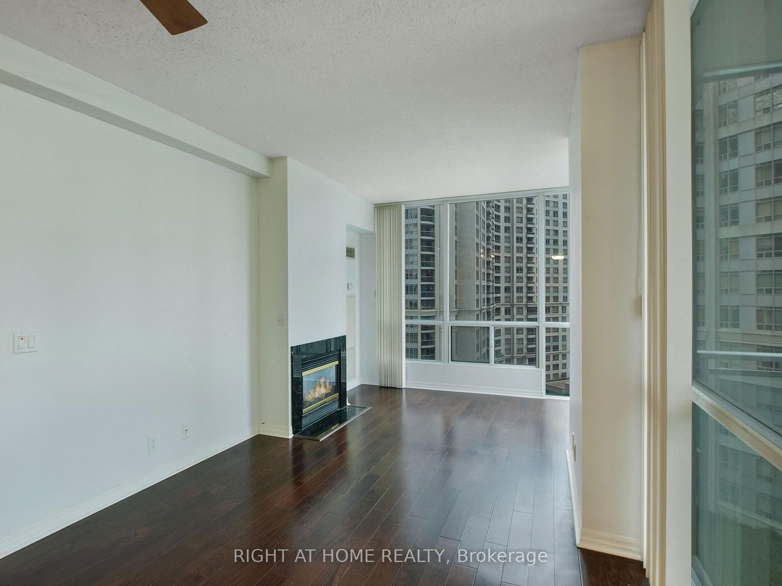 3939 Duke Of York Blvd, unit 1209 for rent