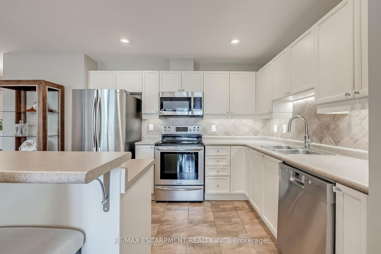 399 Elizabeth St, unit 411 for sale