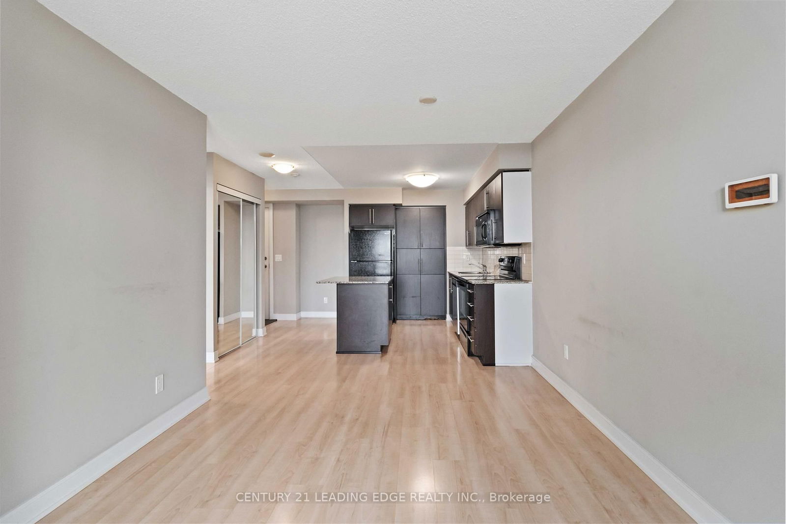 330 BURNHAMTHORPE Rd W, unit 806 for rent