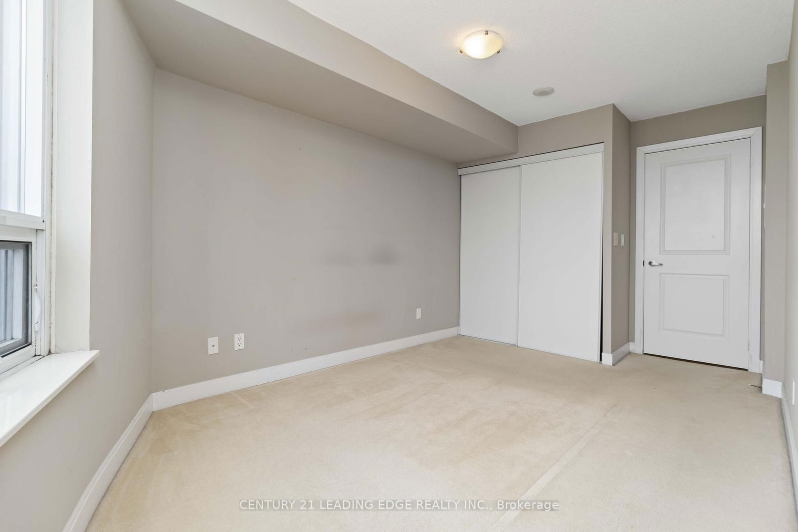 330 BURNHAMTHORPE Rd W, unit 806 for rent