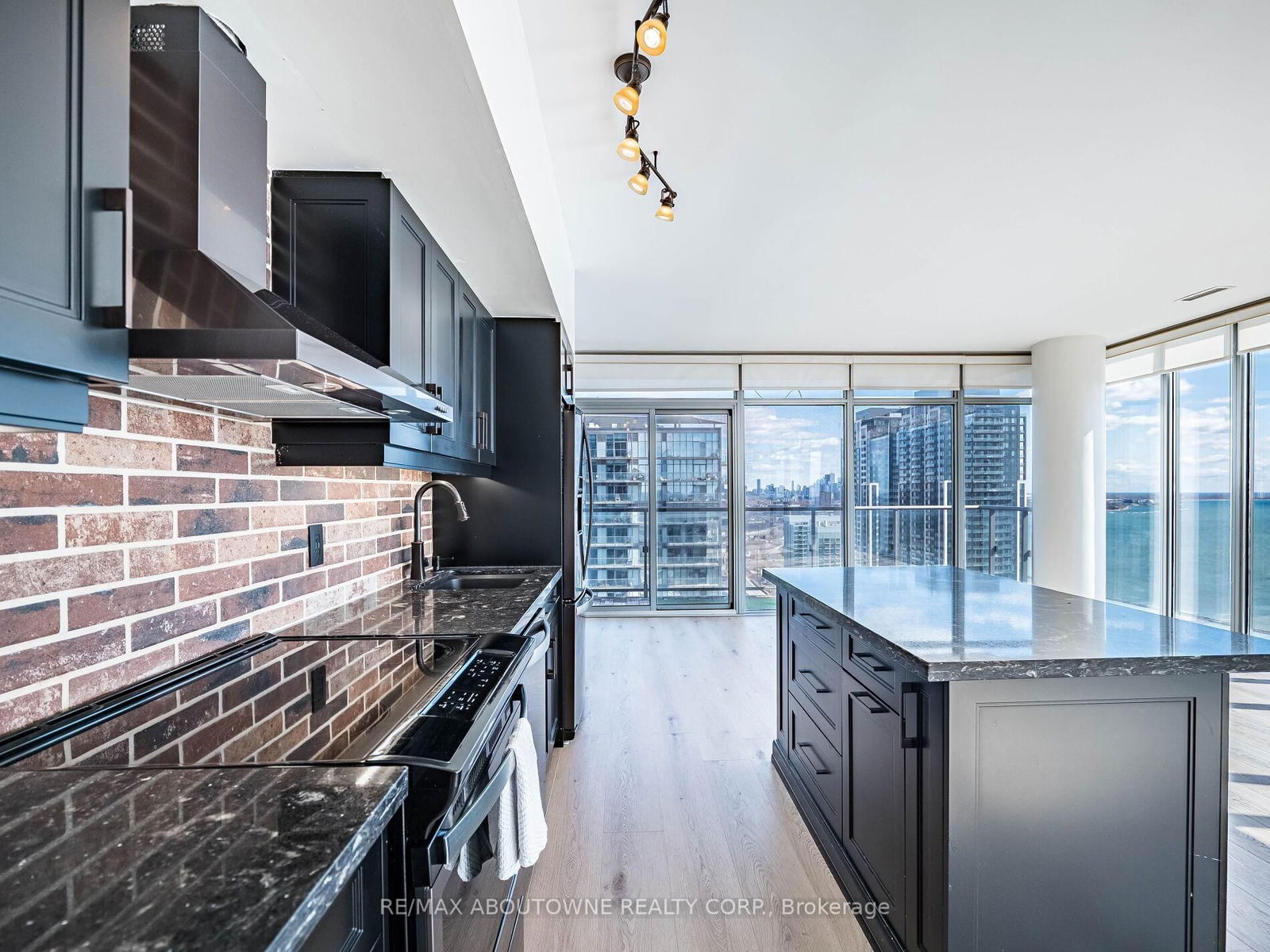 105 The Queensway Ave, unit 2702 for sale