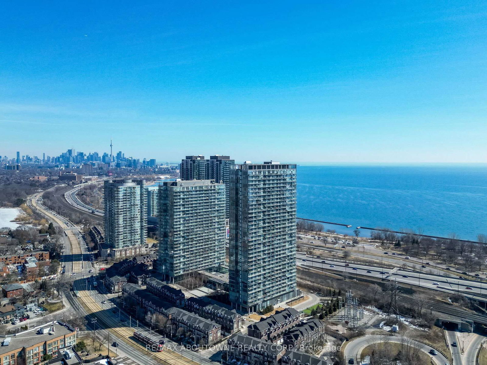 105 The Queensway Ave, unit 2702 for sale