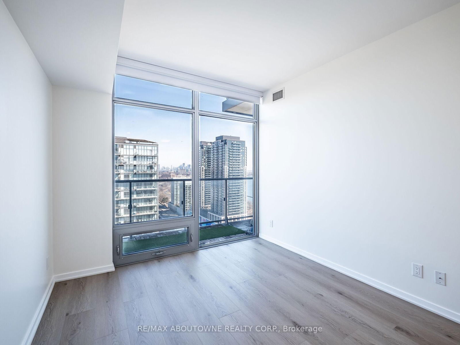 105 The Queensway Ave, unit 2702 for sale