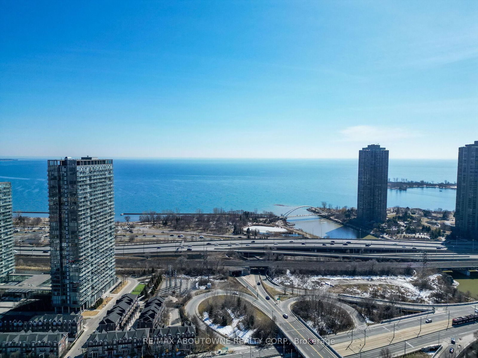 105 The Queensway Ave, unit 2702 for sale