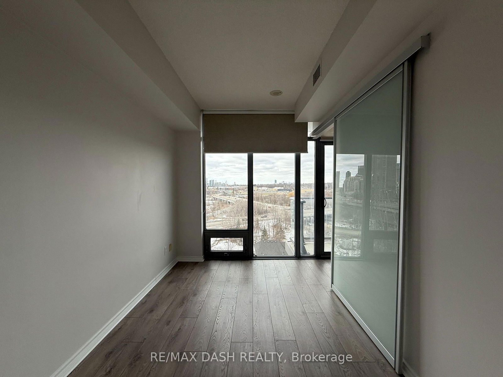 105 The Queensway Ave, unit 909 for rent