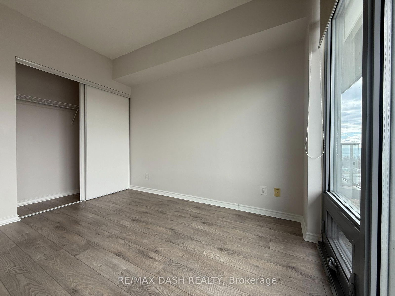 105 The Queensway Ave, unit 909 for rent