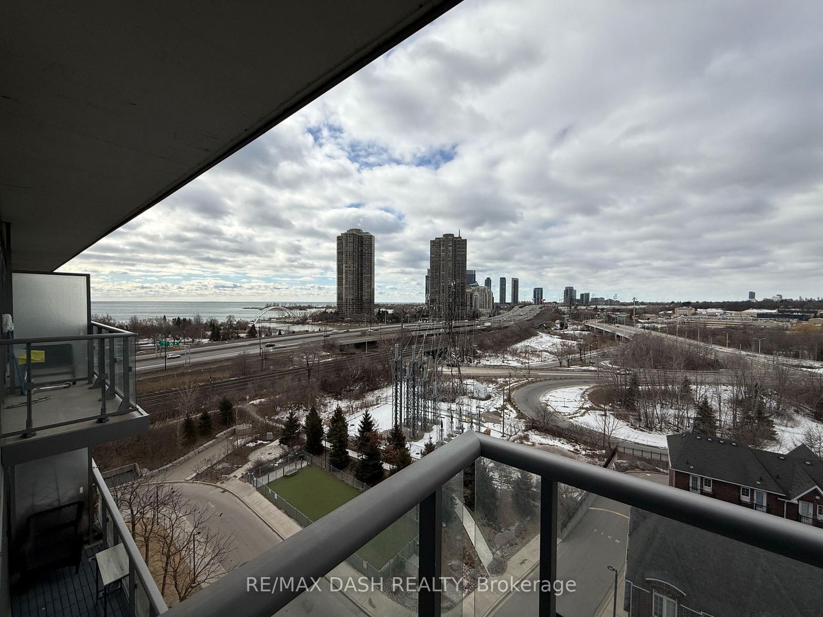 105 The Queensway Ave, unit 909 for rent