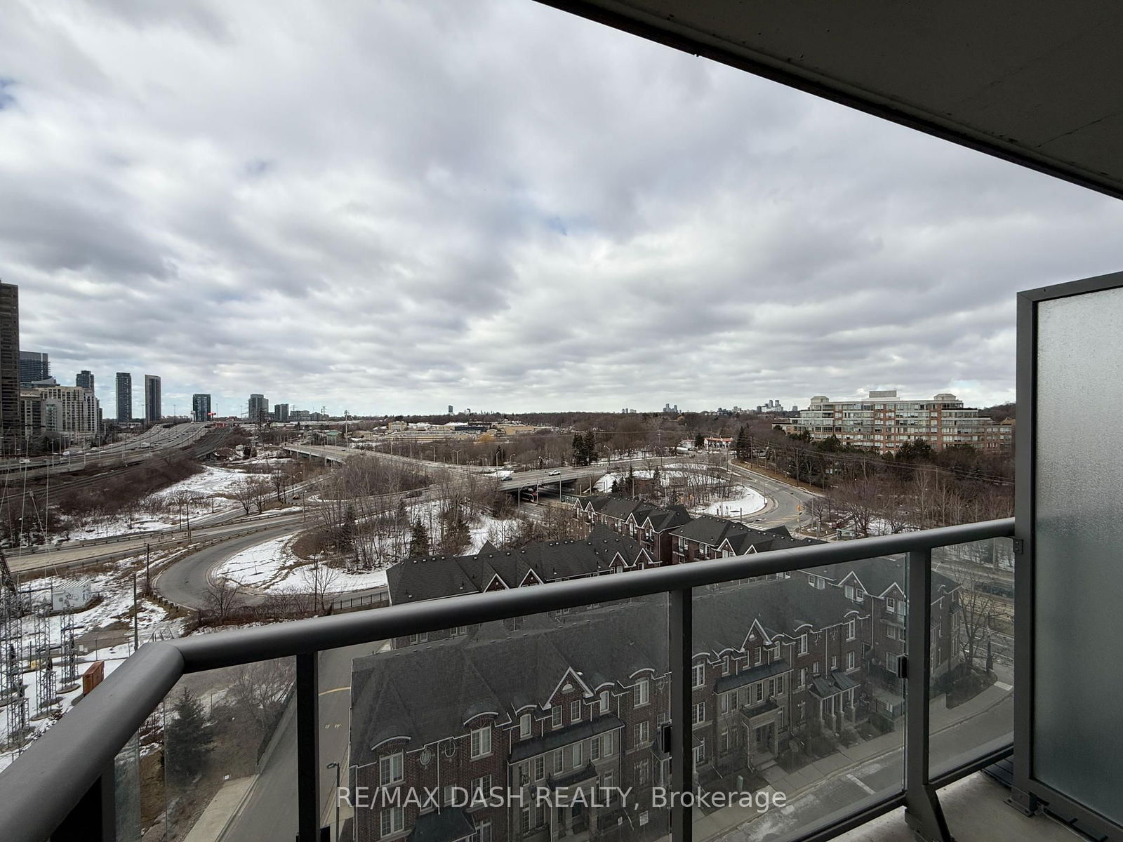 105 The Queensway Ave, unit 909 for rent