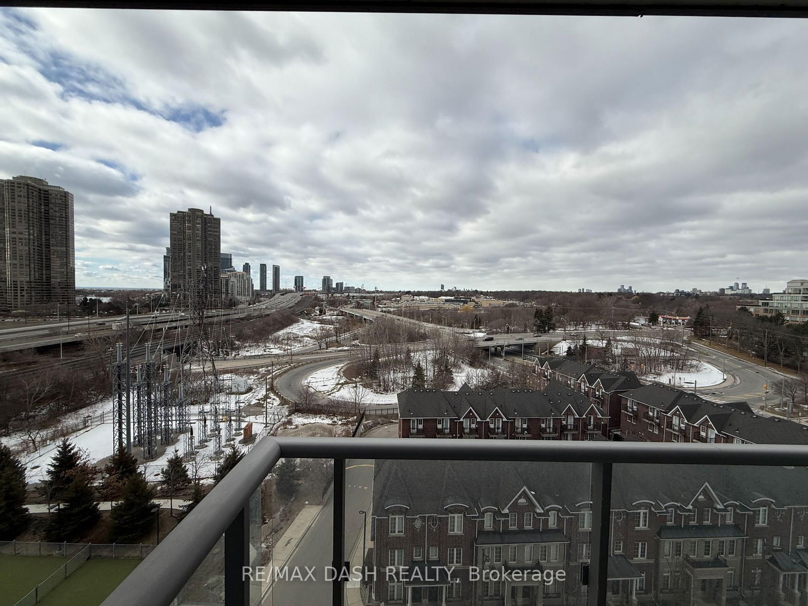 105 The Queensway Ave, unit 909 for rent