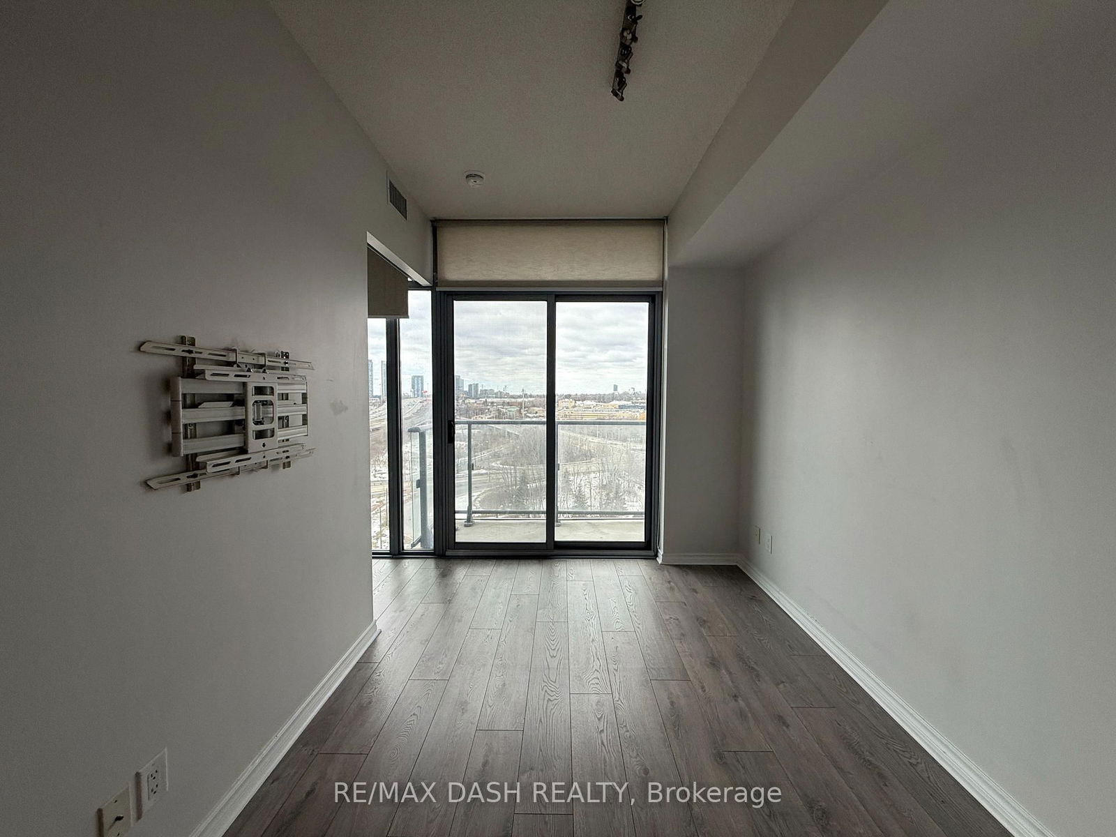 105 The Queensway Ave, unit 909 for rent