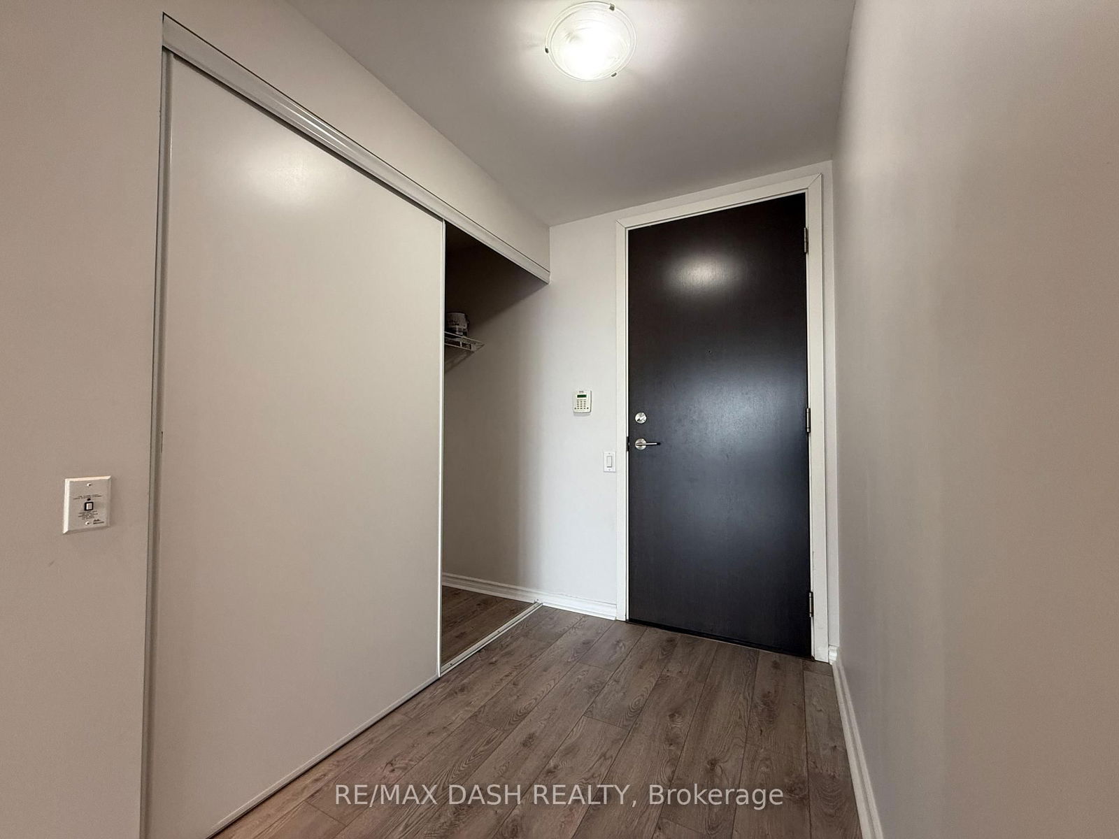 105 The Queensway Ave, unit 909 for rent