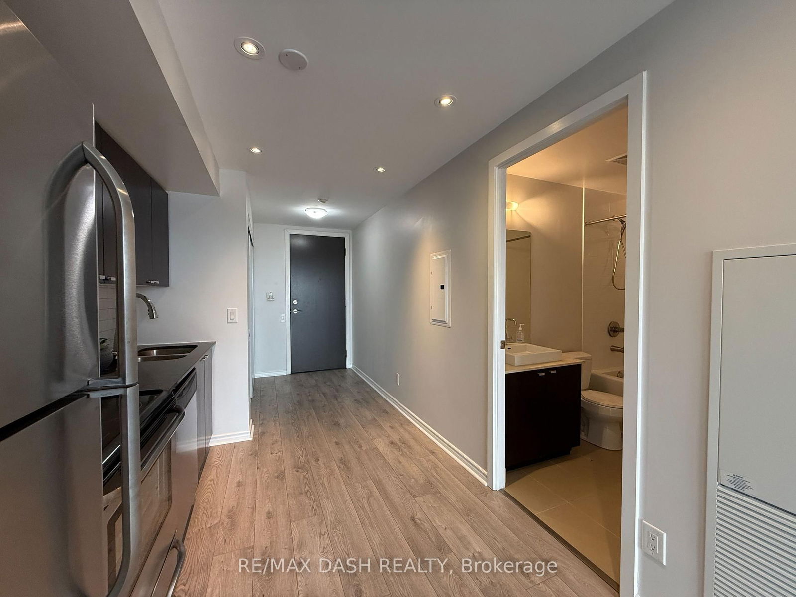 105 The Queensway Ave, unit 909 for rent