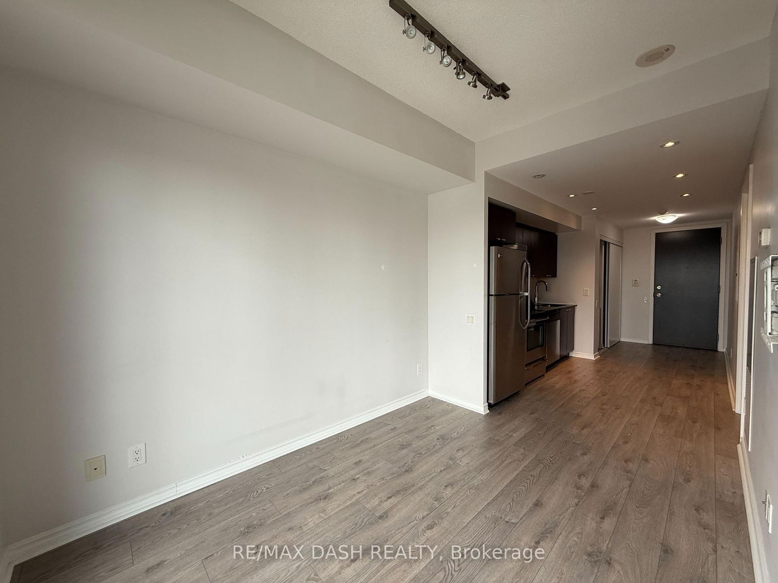 105 The Queensway Ave, unit 909 for rent