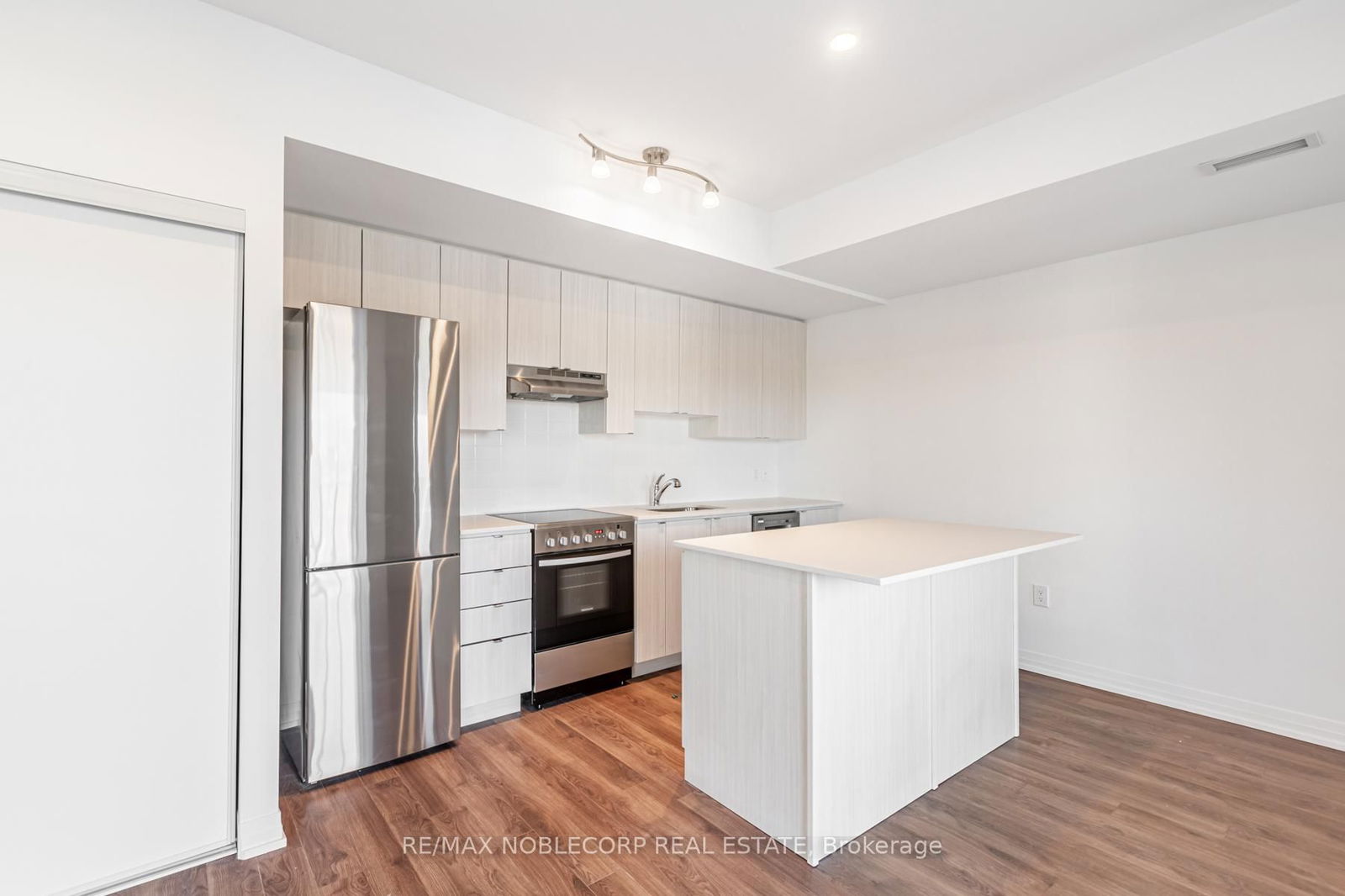 408 Brown's Line, unit 301 for rent