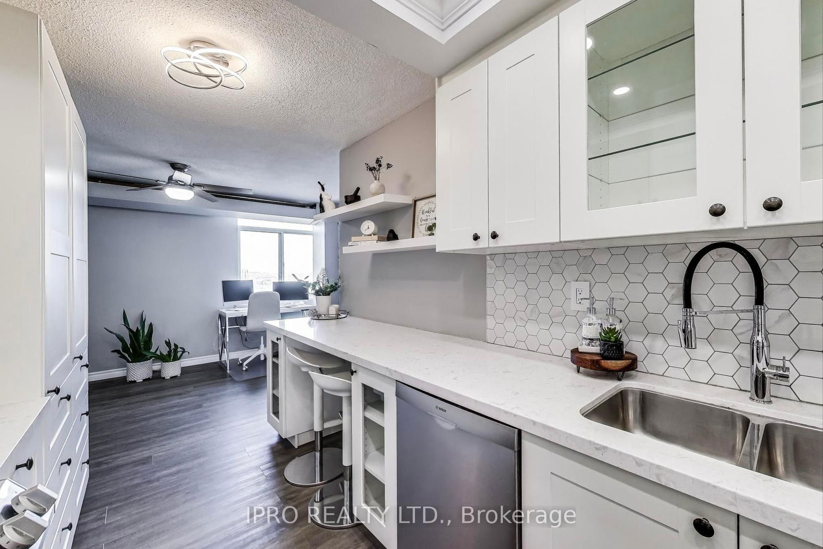 3100 Kirwin Ave, unit 2906 for sale