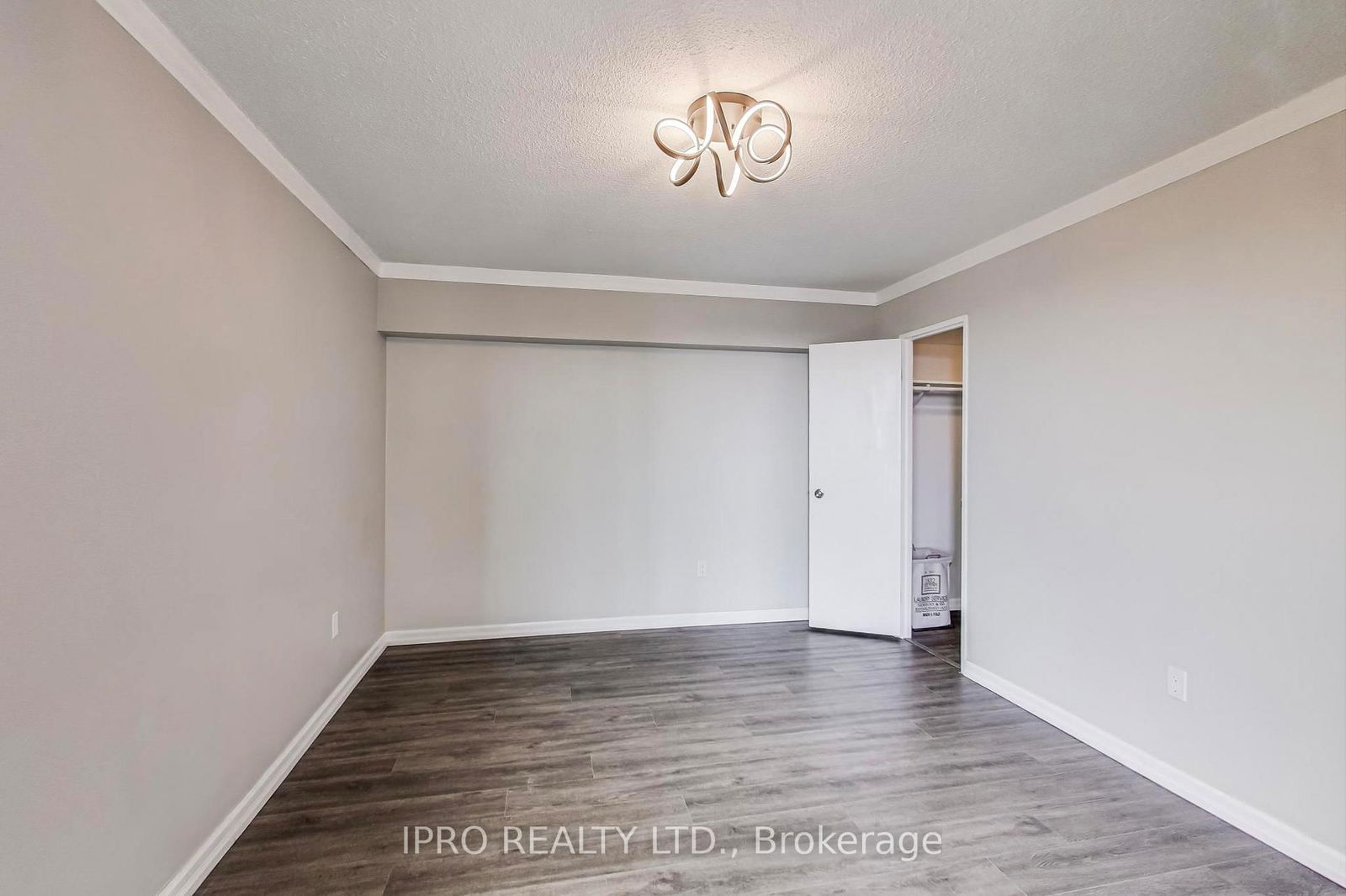 3100 Kirwin Ave, unit 2906 for sale