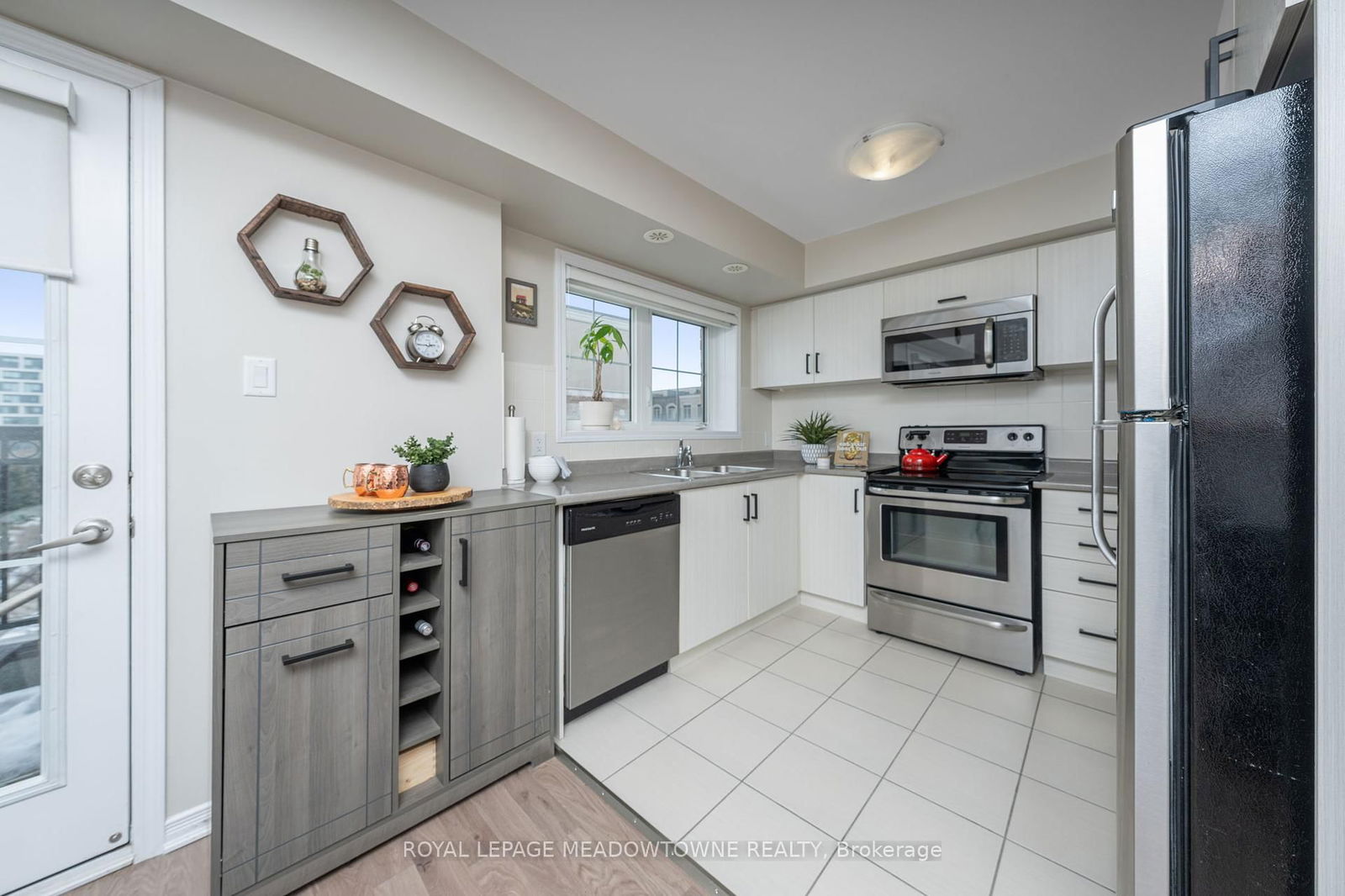 2441 Greenwich Dr, unit 127 for sale