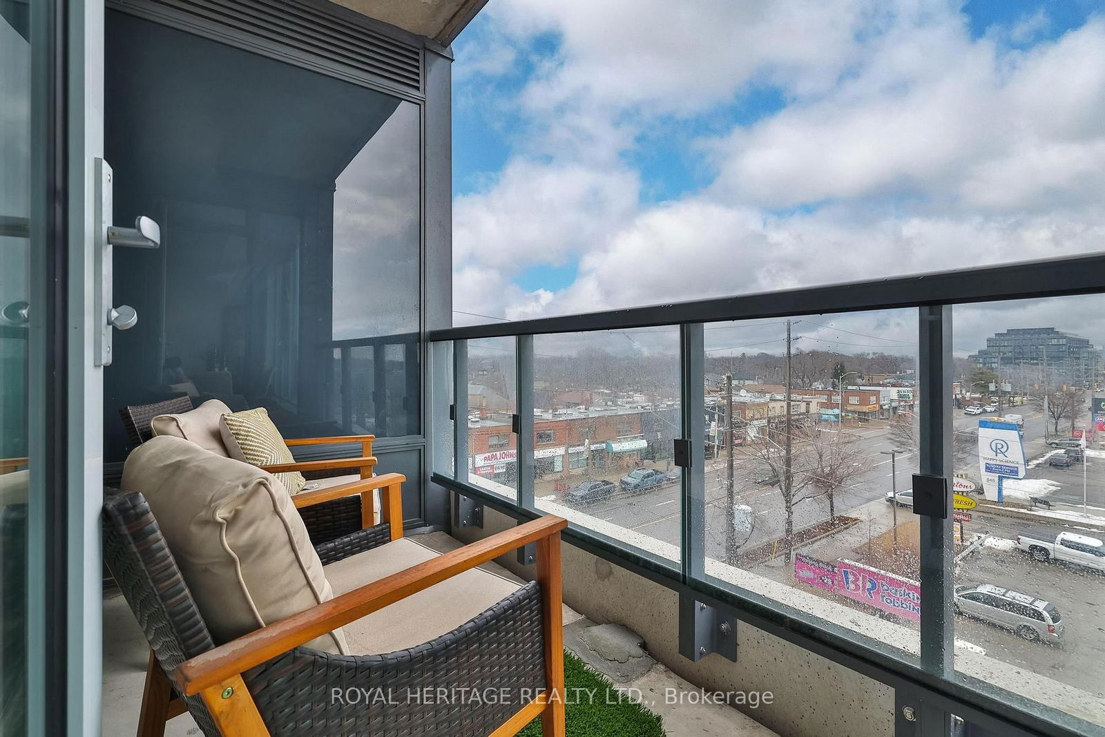 859 The Queensway, unit 423 for sale