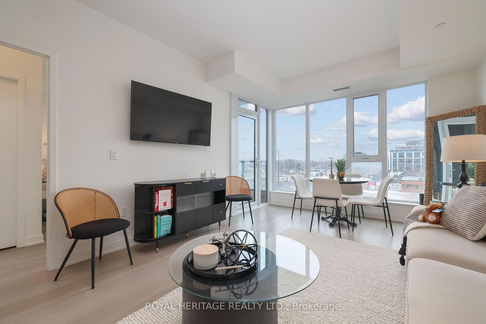 859 The Queensway, unit 423 for sale