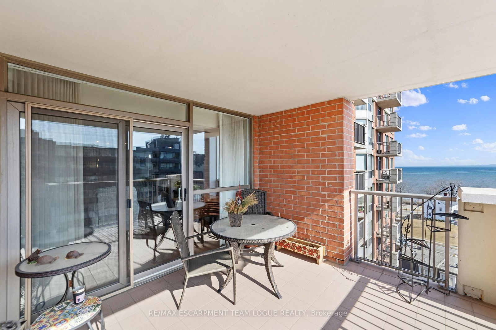 442 Maple Ave, unit 1001 for sale