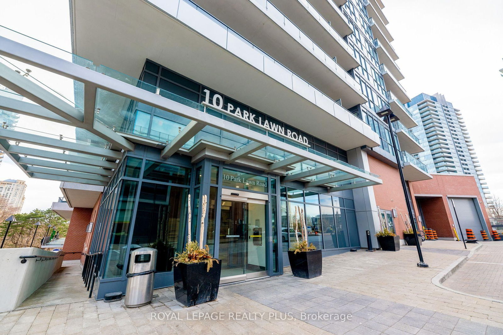 10 Park Lawn Rd, unit 3105 for rent