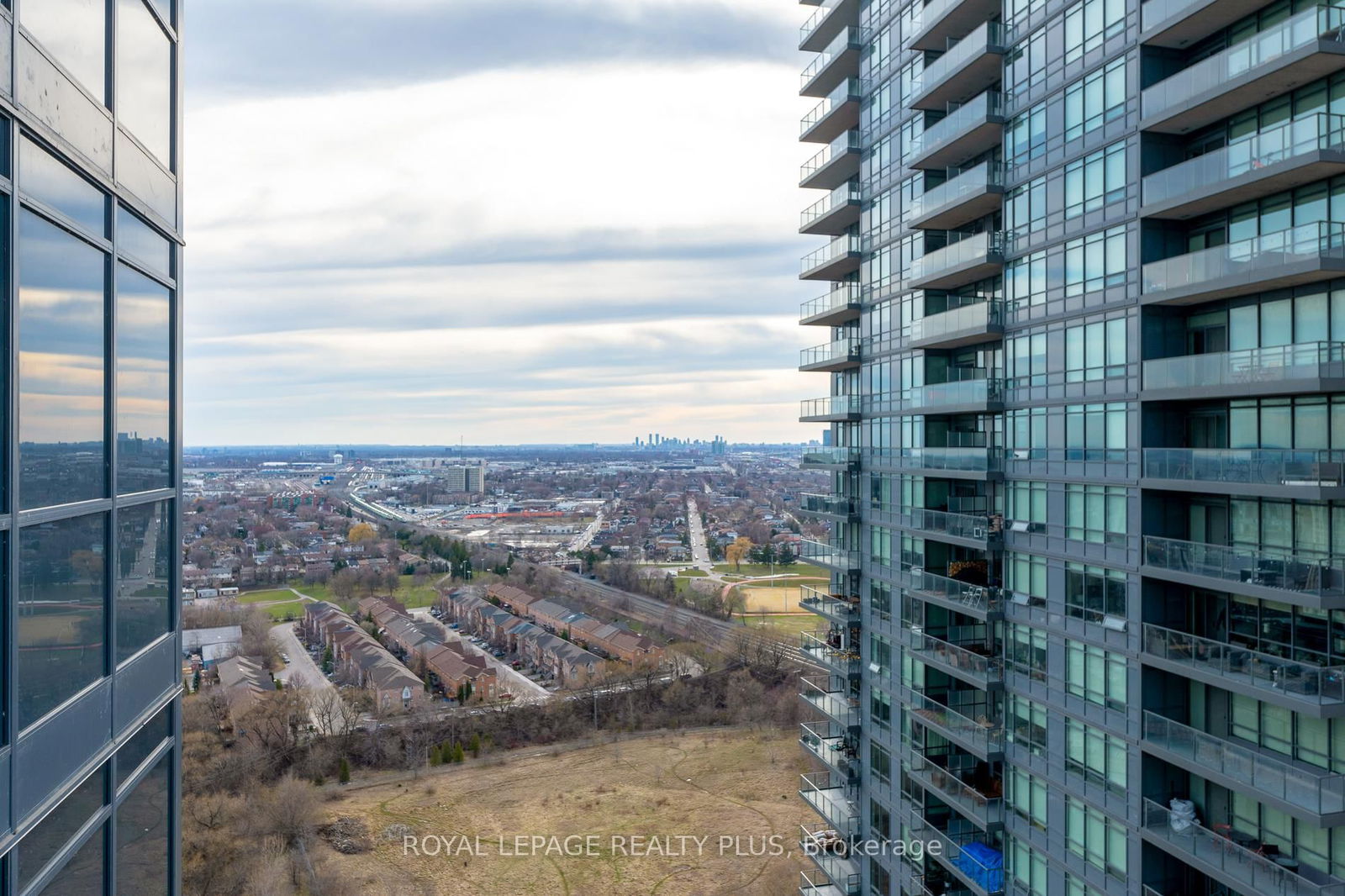 10 Park Lawn Rd, unit 3105 for rent