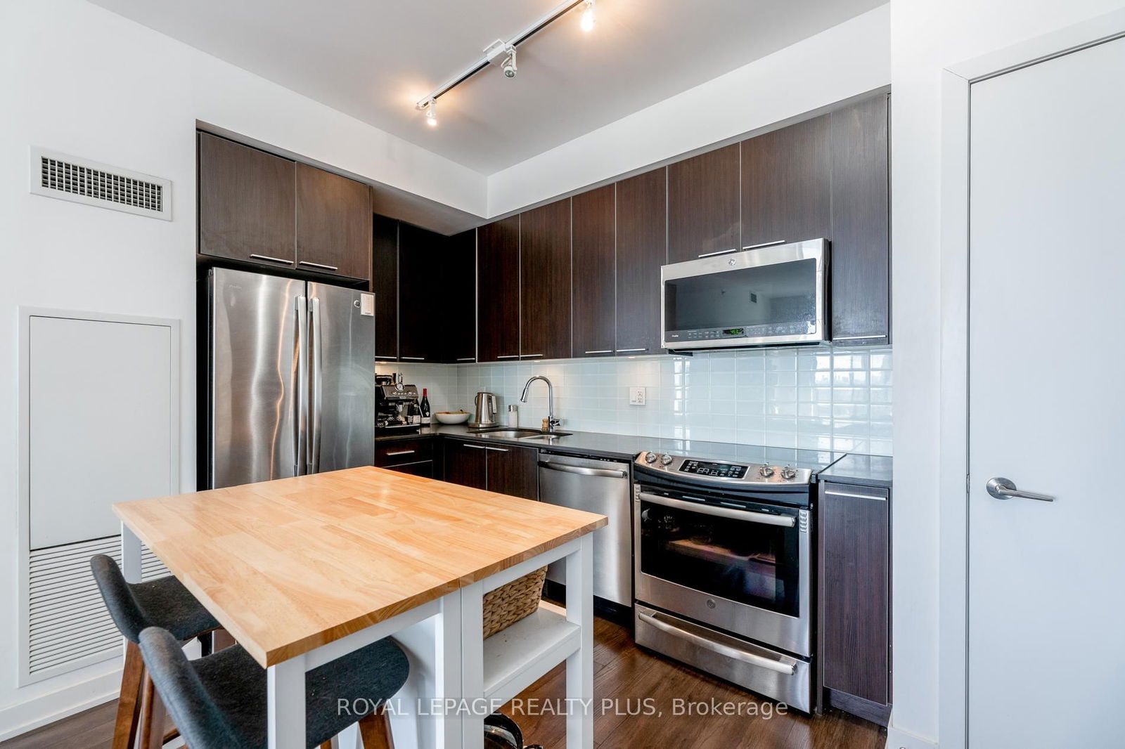 10 Park Lawn Rd, unit 3105 for rent