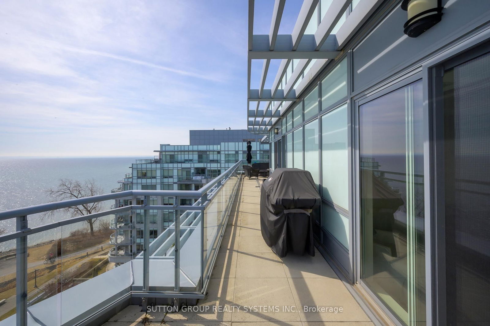 3500 Lakeshore Rd W, unit B814 for rent