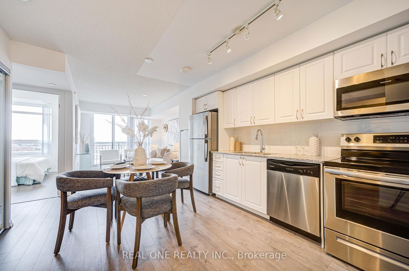 3091 Dufferin St, unit 901 for sale