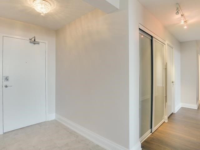 511 The West Mall Dr, unit 1811 for rent - image #5