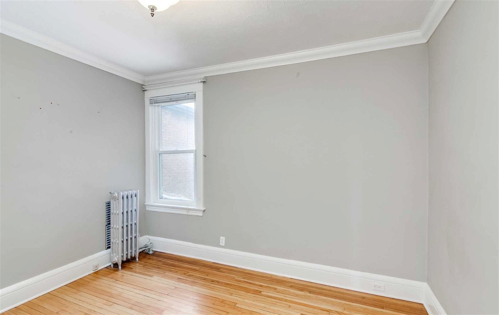 654 Gladstone Ave, unit 2nd-3rd for rent - image #8