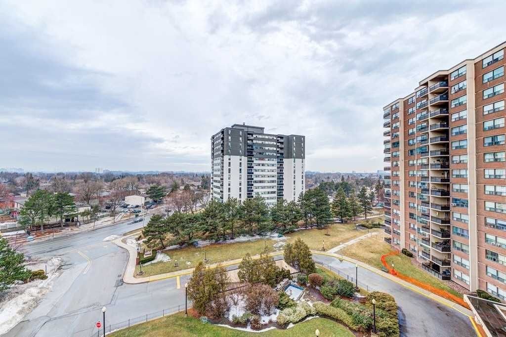 551 The West Mall Rd, unit 811 for sale - image #2