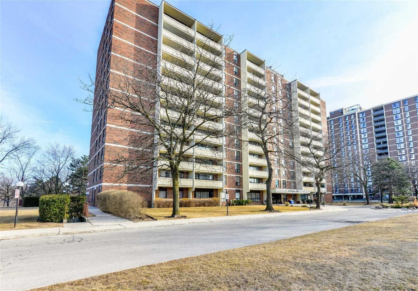 3120 Kirwin Ave, unit 302 for sale - image #1